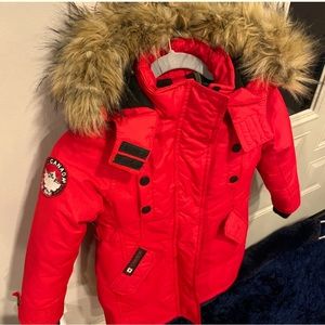 Kids Red Canada 🇨🇦 Gear down size 6